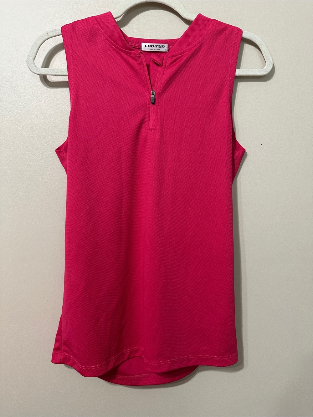 COOrun Red Sleeveless Zip Front Golf Tank